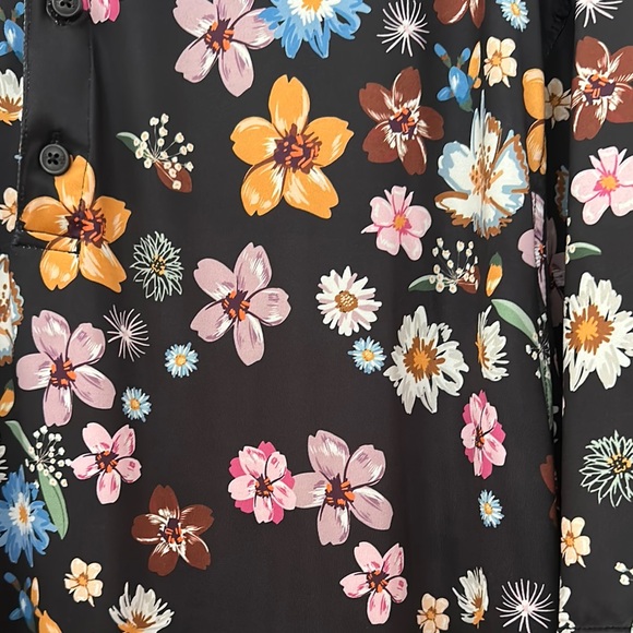 Black Floral Men's Polo Shirt - Picture 3 of 3